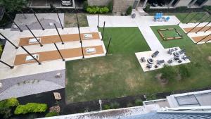 an overhead view of a lawn with tables and chairs at The Refuge Retreat in Fort Worth