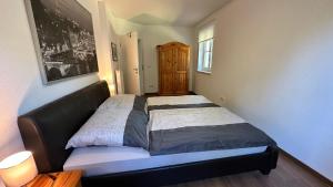 Ένα ή περισσότερα κρεβάτια σε δωμάτιο στο Ferienwohnung in Oberschondorf mit Terasse