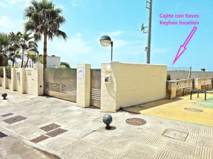 Fotografia z galérie ubytovania On Beach Deluxe Apartment with Pools and own Garden v destinácii El Puerto de Santa María