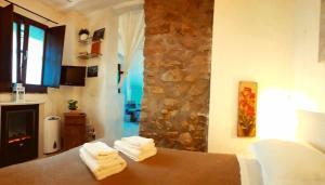 a bedroom with a bed with towels on it at Casetta nel Borgo in Olevano Romano