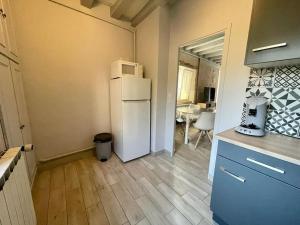 Kuchyň nebo kuchyňský kout v ubytování Maison