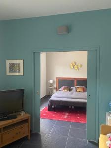 Ένα ή περισσότερα κρεβάτια σε δωμάτιο στο Proche Avignon au calme