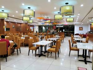Restaurace v ubytování Water Themepark Resort Melaka Free WiFi Suites