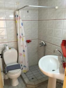 Stella Apartments tesisinde bir banyo