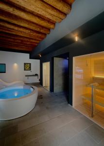 a large bathroom with a tub and a walk in shower at Villa De' Giacomi in Teolo