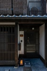 京都市にあるZenji 町家六堀の門戸入口