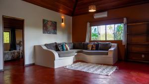 a living room with a couch and a window at Terra Coral - Chapada dos Veadeiros in Alto Paraíso de Goiás