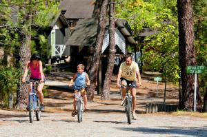 a group of people riding bikes down a trail at VTF Les Oyats Sylvadoures in Maubuisson