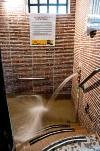 a water fountain in a room with a hose at Hotel Hacienda El Salitre in Paipa