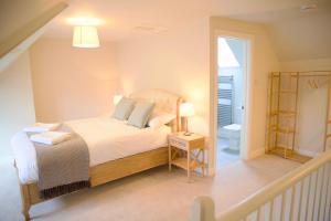 A bed or beds in a room at Bridgnorth Town House