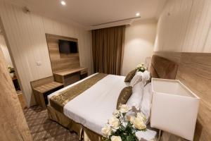 a hotel room with a bed and a sink at Burj Al Hayat Hotel Suites - Al Olaya in Riyadh