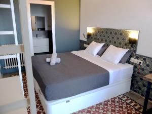 a bedroom with a large bed and a mirror at Fabrizzio's Petit in Barcelona