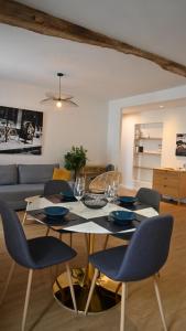 a dining room with a table and chairs at Appartement T2 Cosy, proche de tout ! in Marmande +6 photos