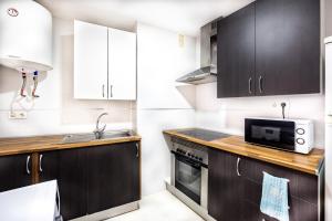 Kuchyň nebo kuchyňský kout v ubytování Apartamentos Turísticos Centro Histórico, by CartagenaSpain