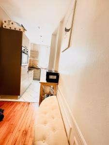 Virtuvė arba virtuvėlė apgyvendinimo įstaigoje Cosy appartement avec vue Tour Eiffel