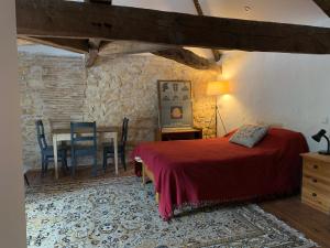 Afbeelding uit fotogalerij van Townhouse 26 Chambres d'Hôtes Guest house Civray in Civray