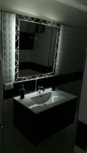 a bathroom with a sink and a mirror at Fiumicino Aeroporto Casa Vacanze Papaveri in Fiumicino