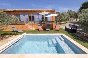 Πισίνα στο ή κοντά στο L'Oliveraie