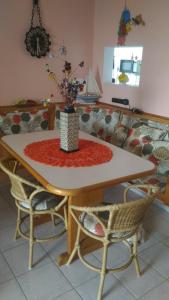 a table with a vase of flowers on top of it at Apartamento Chile in Guarujá