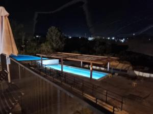 Widok na basen w obiekcie Eco Resort QUINTA SANTA BÁRBARA lub jego pobliżu