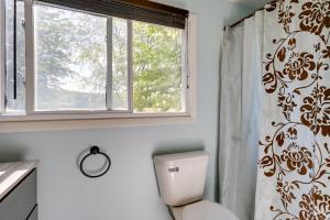 Billede fra billedgalleriet på Lexington Home with Sunroom about 1 Mi to Lake Huron! i Lexington + 17 billeder