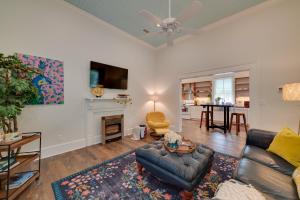 Seating area sa Restored Home Near Downtown Thomasville