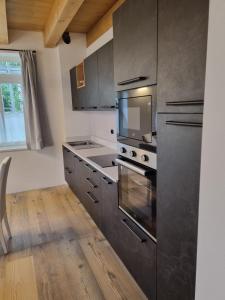 Kuchyň nebo kuchyňský kout v ubytování Appartamento Vale e Schena Cortina D'Ampezzo