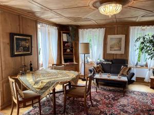 a living room with a table and a couch at Ferienwohnung Waltensburg in Waltensburg