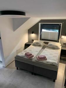 Ένα ή περισσότερα κρεβάτια σε δωμάτιο στο Wiejska 21