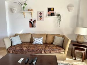 Prostor za sedenje u objektu Sabina 1br apartment Lagoon view with shared pool By BFG Beit Fel Gouna