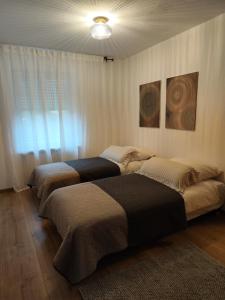2 camas en una habitación con en A9 Apartment, en Ingolstadt