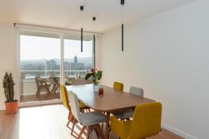 Część wypoczynkowa w obiekcie Luxury beach/port apartment