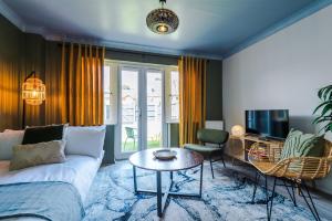 Posezení v ubytování Newly Refurbished 3 Double Bedroom Knowsley Liverpool Townhouse