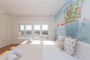 Łóżko lub łóżka w pokoju w obiekcie Luxury beach/port apartment