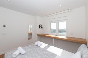 Łóżko lub łóżka w pokoju w obiekcie Luxury beach/port apartment