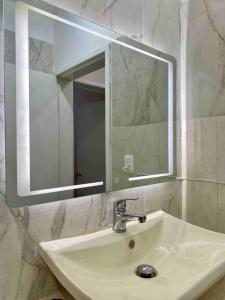 a bathroom with a sink and a mirror at Casa María.-Casa completa in Cozumel