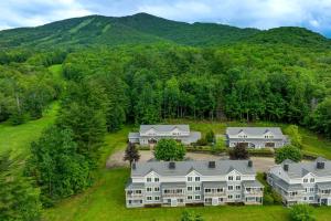 Vaade majutusasutusele Burke Mountain Vacation Rental Ski-InandSki-Out! linnulennult