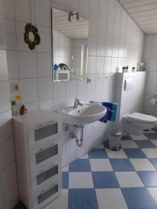 a bathroom with a sink and a toilet at Ferienwohnung-Christa-Salem in Salem