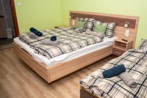 Postel nebo postele na pokoji v ubytování Benige vendégház