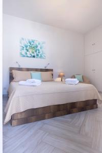 Кровать или кровати в номере RODAVGI APARTMENTS