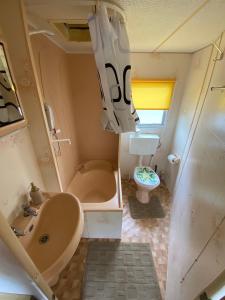 a small bathroom with a sink and a toilet at Domki u Barta in Trzęsacz