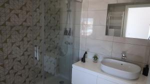 Ένα μπάνιο στο SottoMayor Best Residence