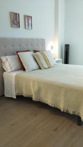 a white bed with pillows on top of it at Habitación con baño privado Bilbao in Bilbao