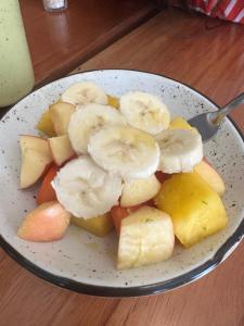 a bowl of fruit with bananas and other fruits at Playa Boquilla - Boquilla Beach - Apto con servicios de Hotel Sonesta in Cartagena de Indias
