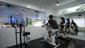 un grupo de personas montando bicicletas en un gimnasio en Bebeladan Beach Resort, In The Last Indigenous Corner en El Nido