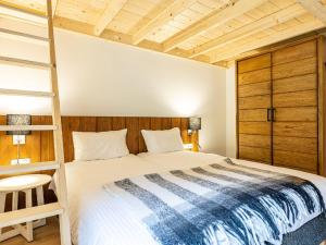 Giường trong phòng chung tại Apartment in France near Lake Geneva +29 ảnh