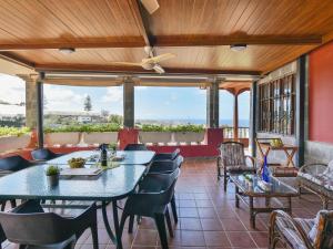 Posezení v ubytování Belvilla by OYO Villa Arucas 10