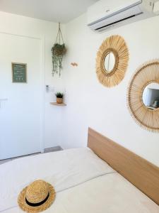 a bedroom with a bed with a straw hat on it at Appartement double climatisé - Proche Tram & Centre in Montpellier