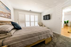 A bed or beds in a room at Sandcastle