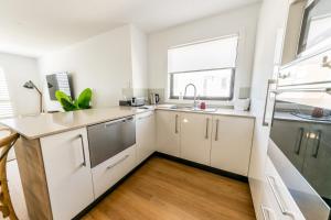 A kitchen or kitchenette at Sandcastle